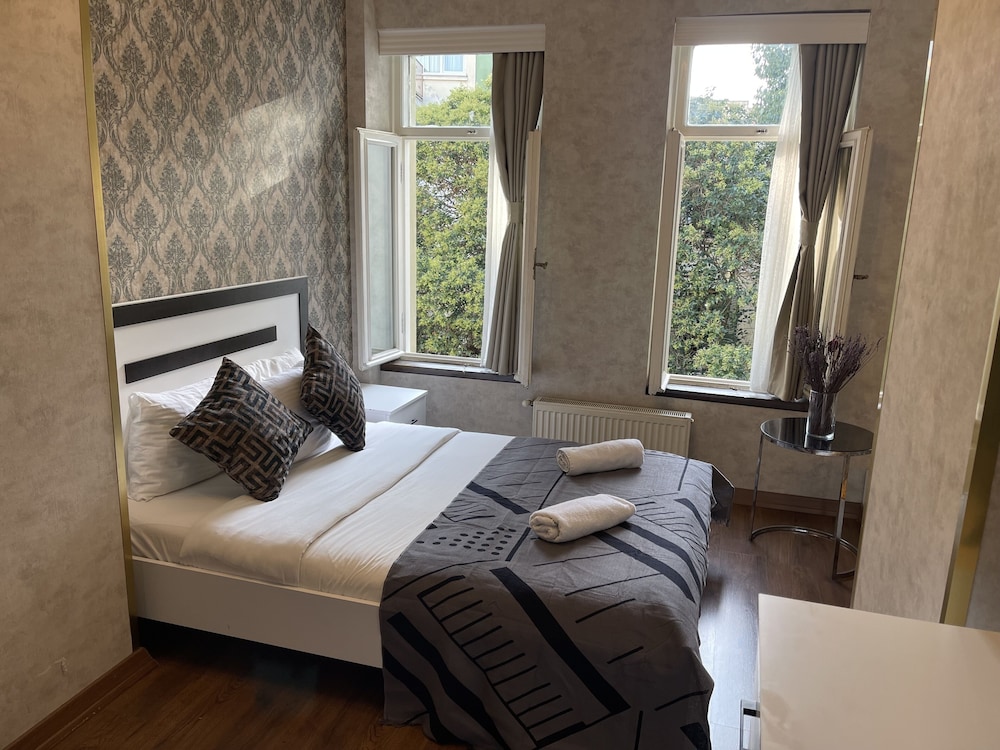 Moda Suites 10/50
