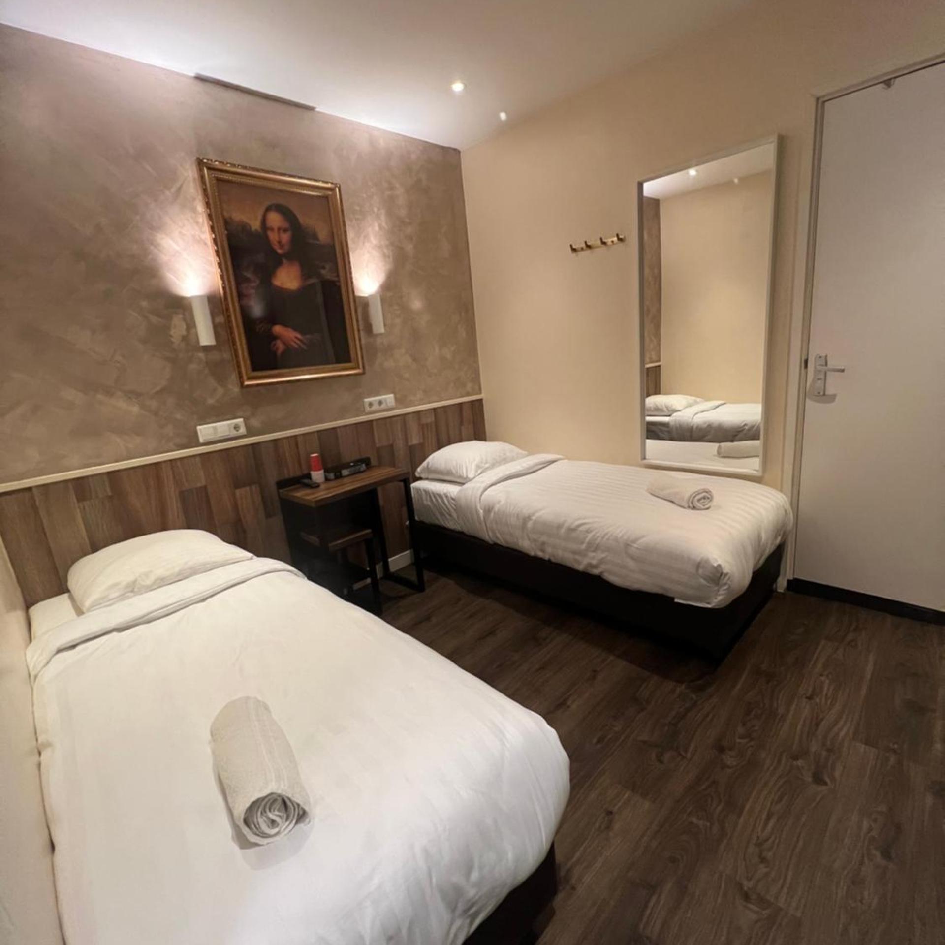 Dam Hotel 36/55
