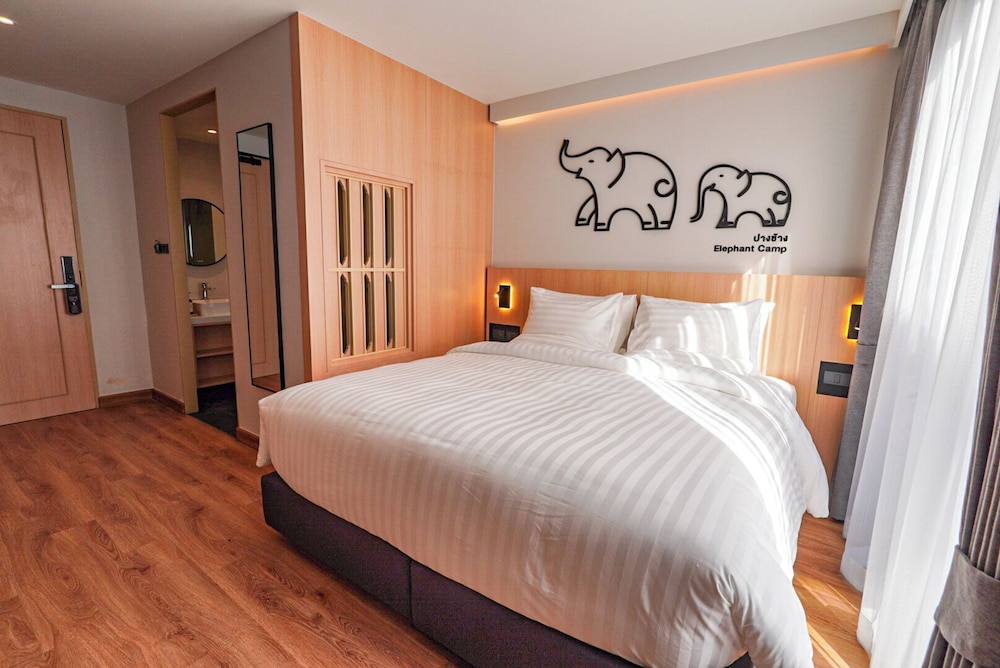 March Hotel & Suite Riverside 31/60