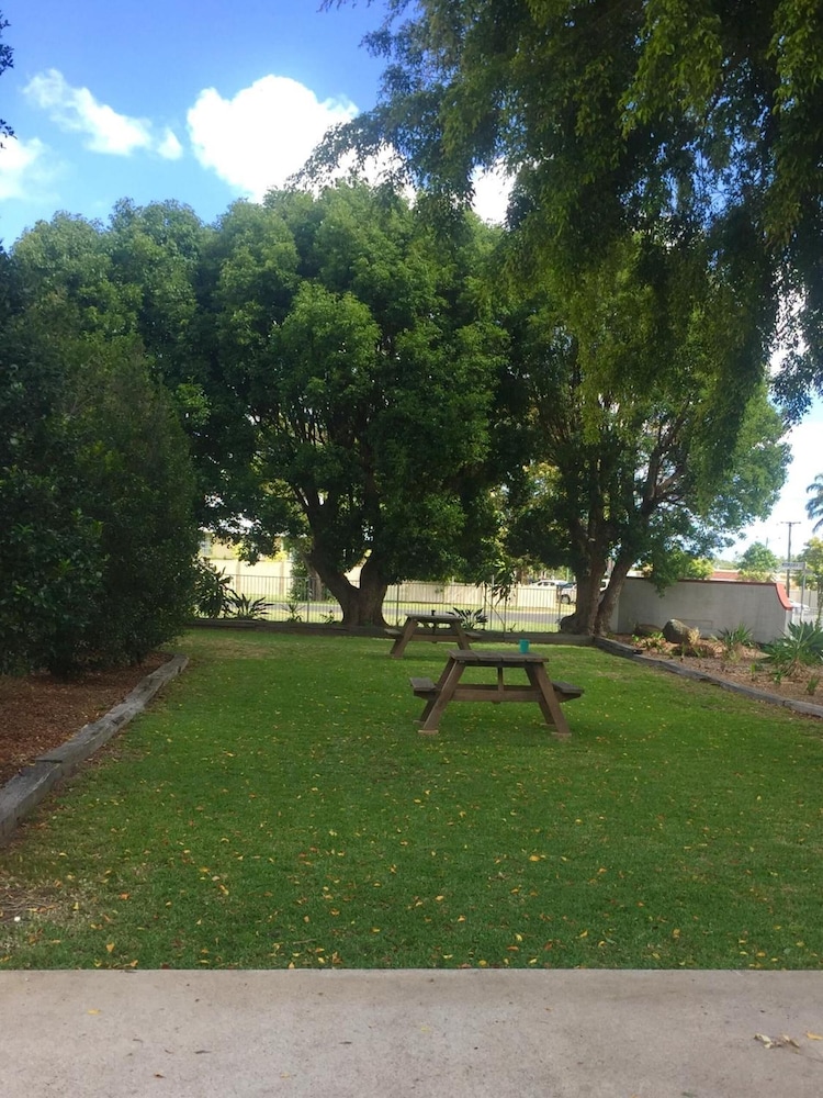 Bundaberg Spanish Motor Inn 27/33