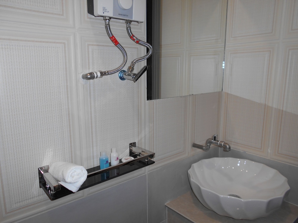 PI Grand Hotel 49/52