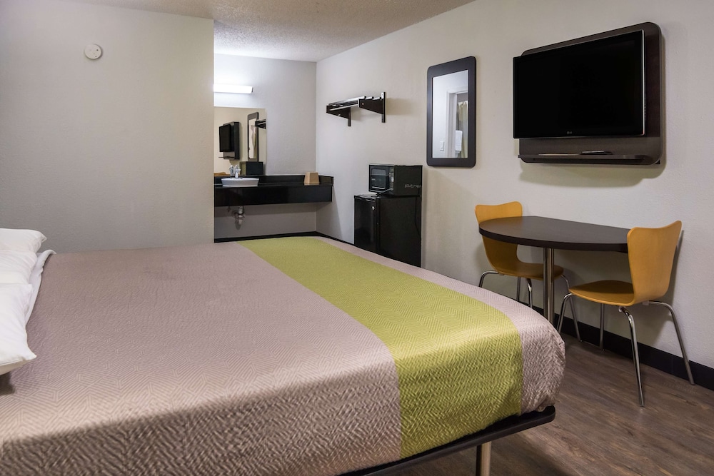 Motel6 Irving, TX - Loop 12 8/31