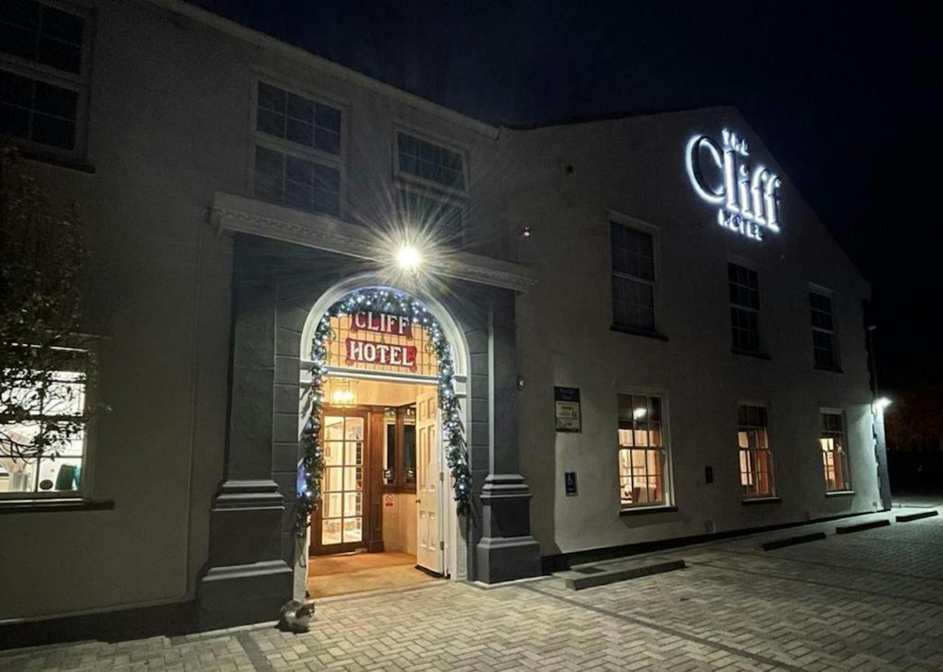 CBH Cliff Hotel 3/48