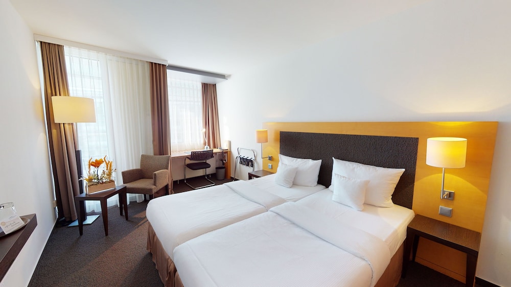 KONGRESSHOTEL POTSDAM AM TEMPLINER SEE 17/66