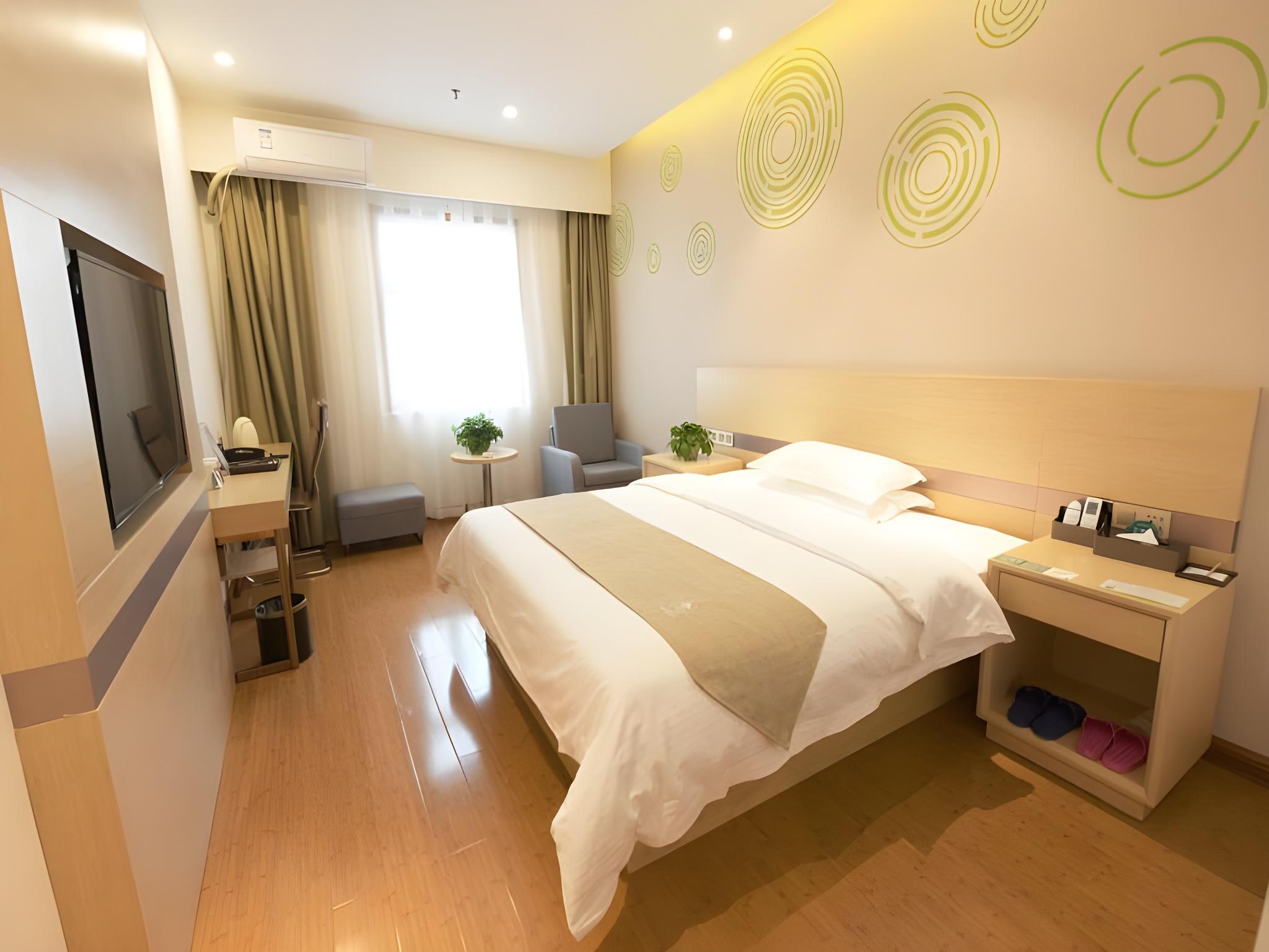 ROOM, QUEEN BED