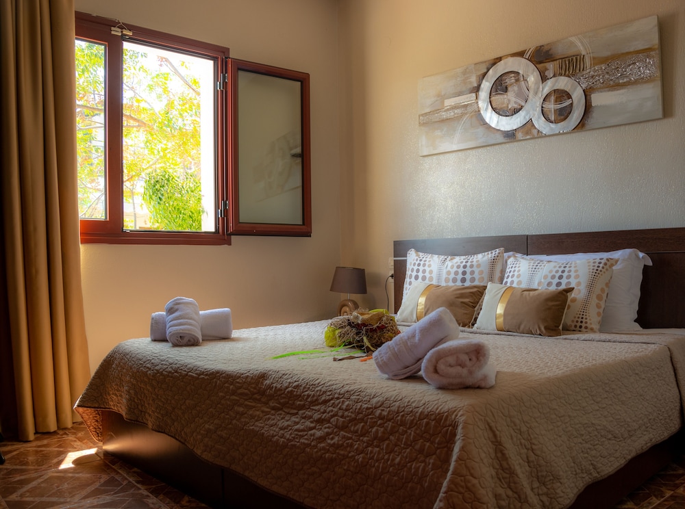 Kensho Skiathos Apartments 10/50