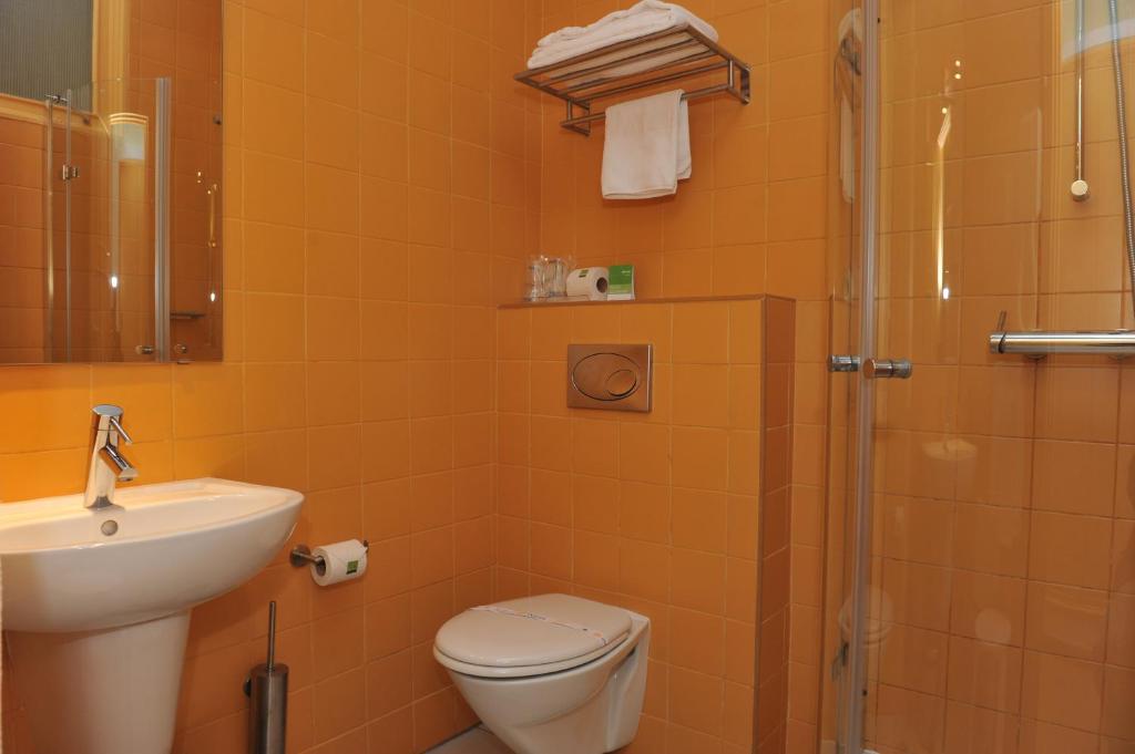 Standard, Double or Twin Bed