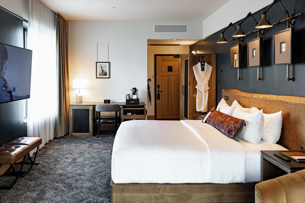 Hotel Renegade 19/50
