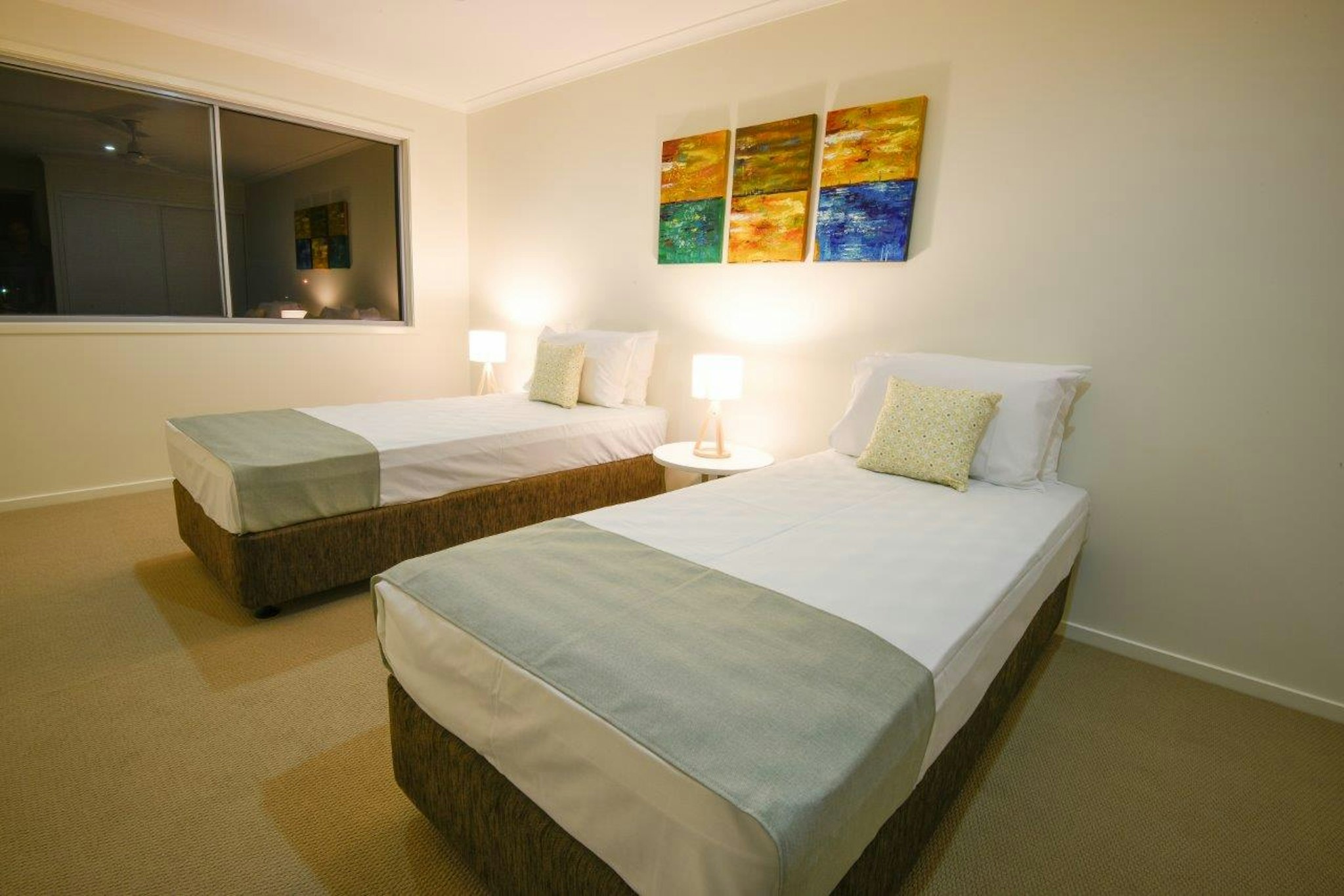 Direct Hotels - Breeze on Brightwater 1/2