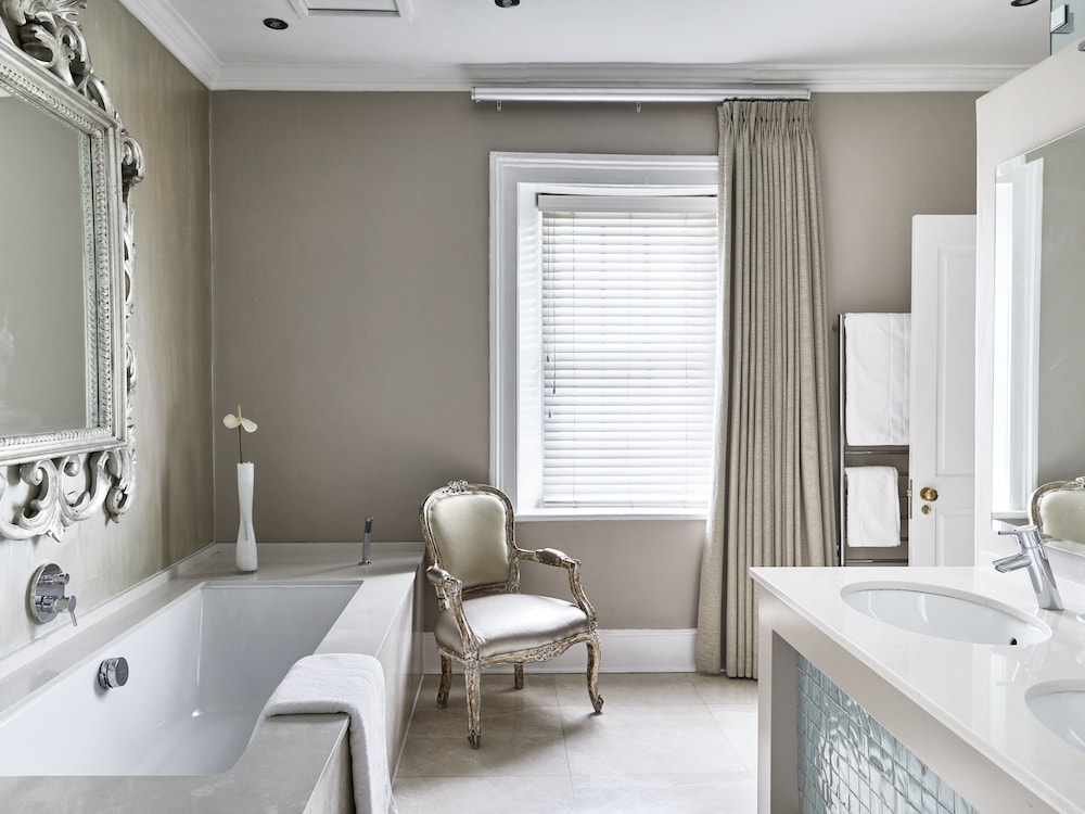 Dock House Boutique Hotel 47/49