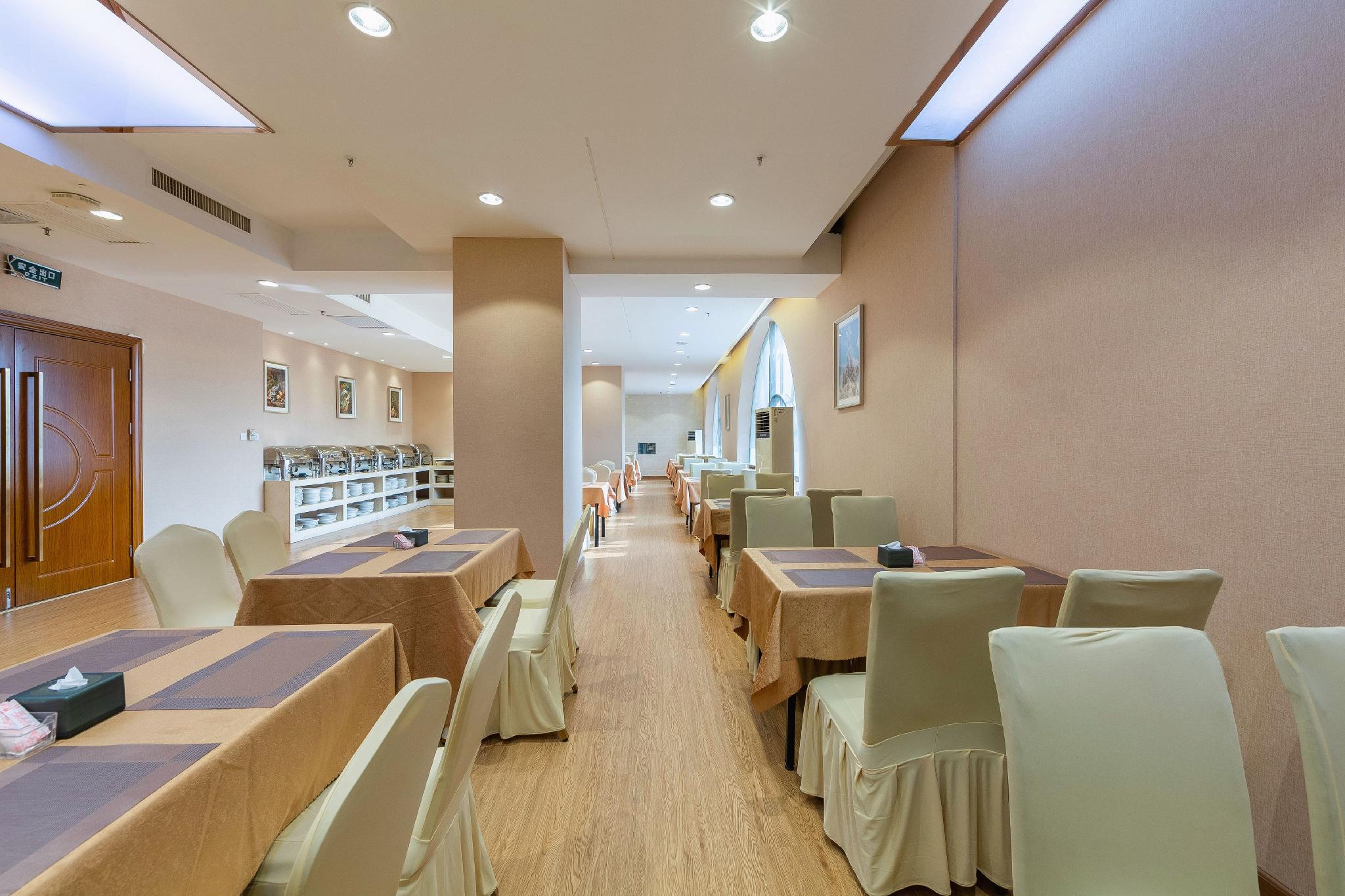 Vienna Hotel Guangzhou Shaheding Metro Station Branch 35/48