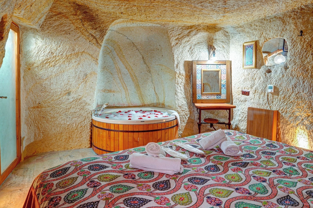Atax Cave Hotel 24/50