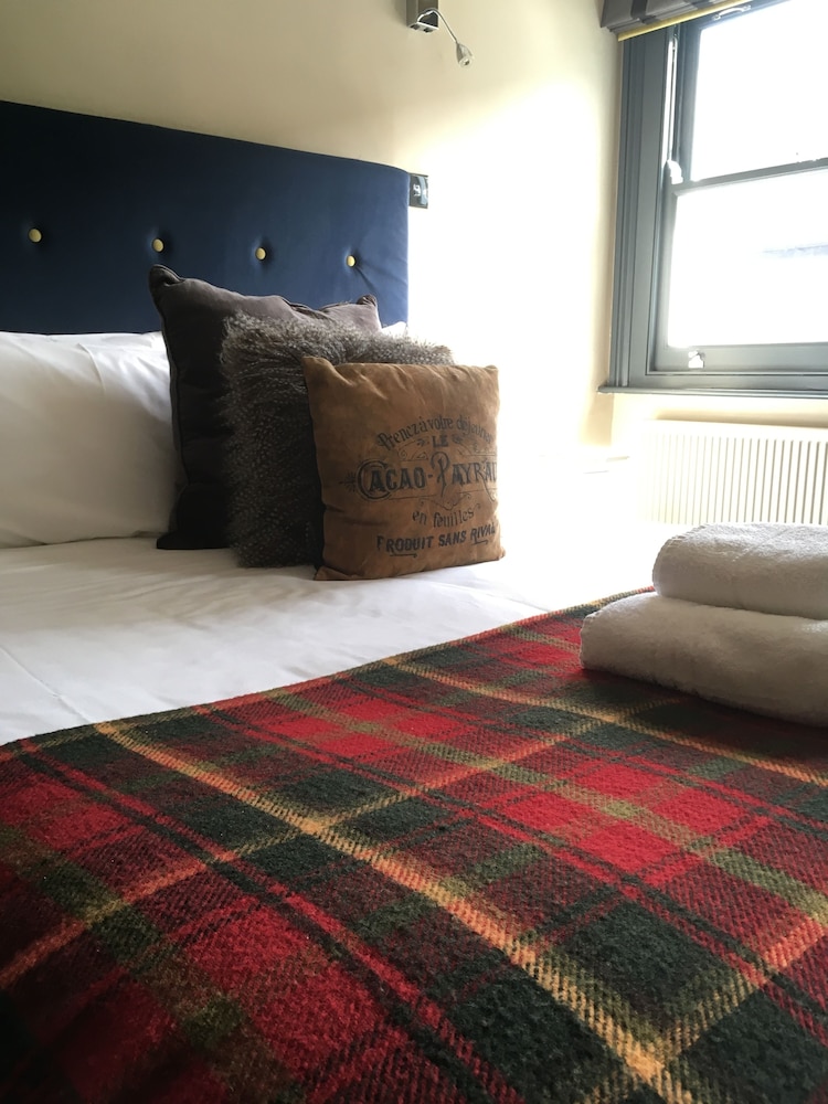 Worplesdon Place Hotel 32/70