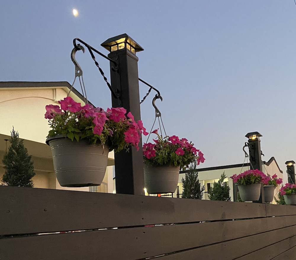 Stratus Suites Boutique Hotel 37/39