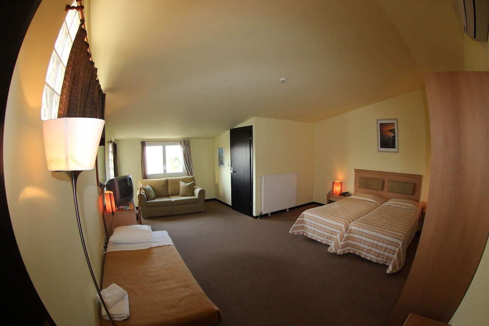 غرفة قياسية ثلاثية بسرير مزدوج، Four Seasons Skg Thessaloniki 4/7