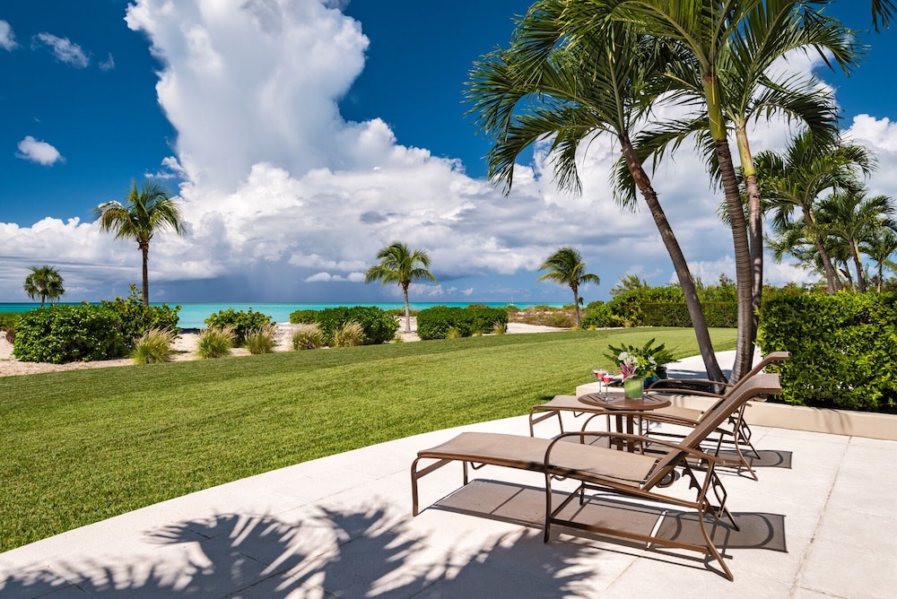 The Venetian on Grace Bay 23/27