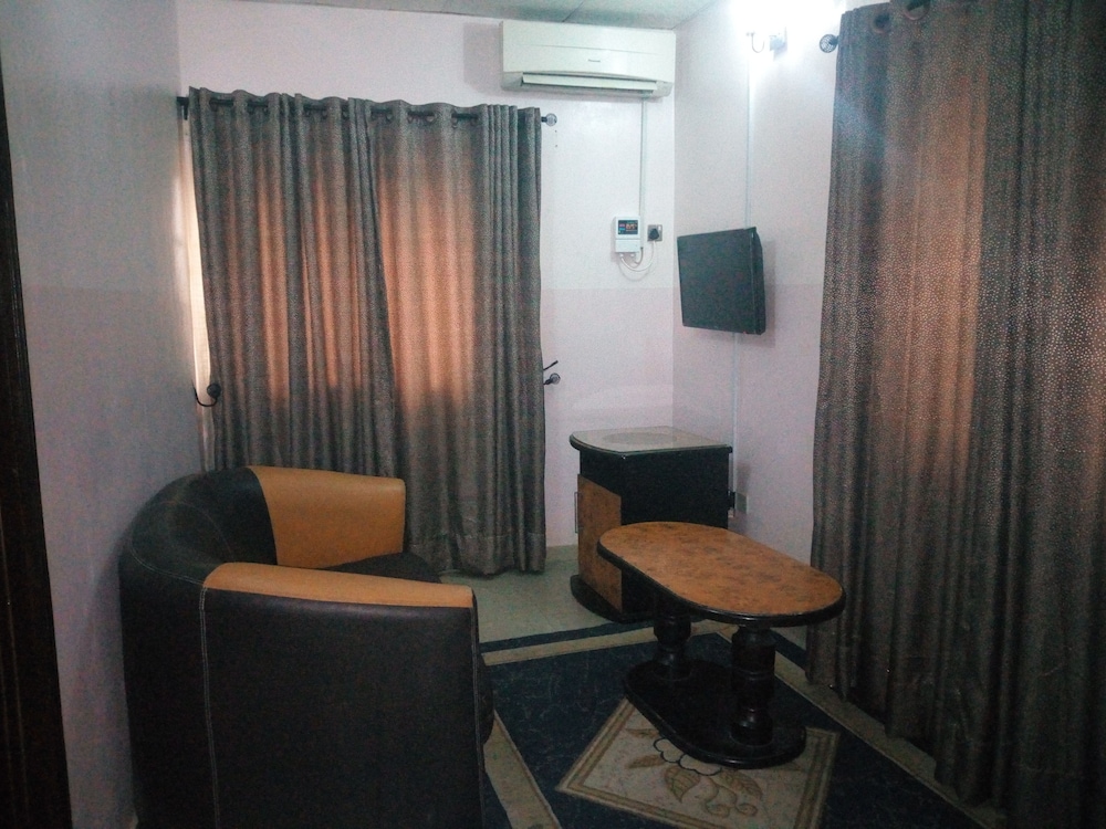 Bayse One Executive Suites And Bar 12/17