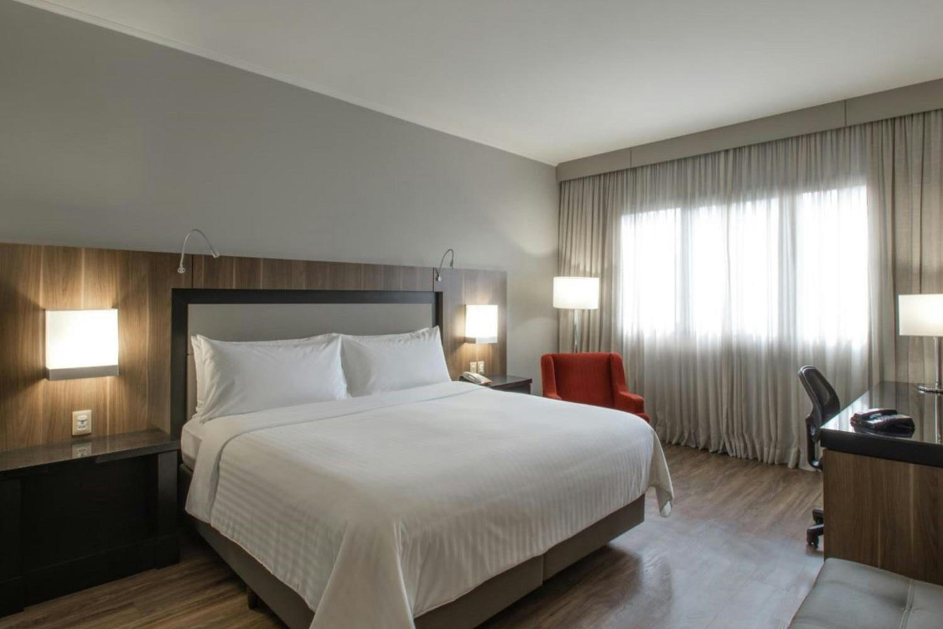 غرفة ديلوكس بسرير كينج، Sao Paulo Airport Marriott Hotel 4/10