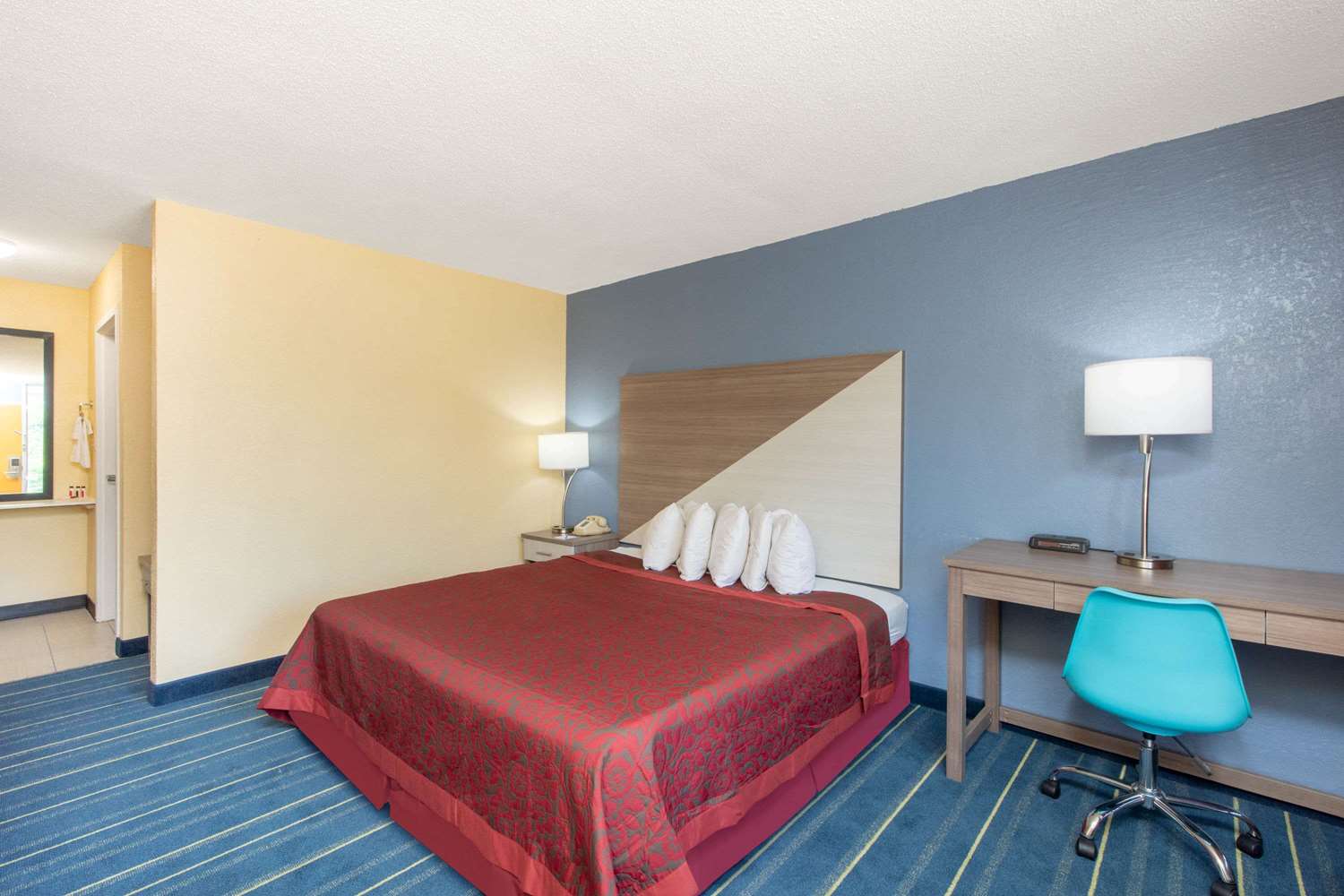 Days Inn by Wyndham Salem, Illinois 5/11