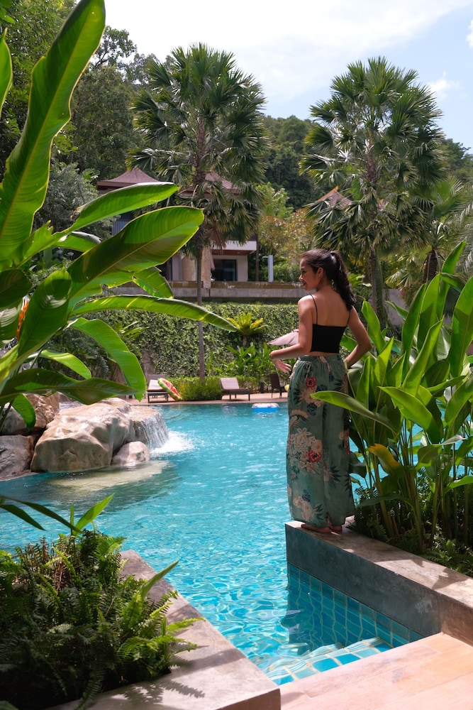 HULA HULA RESORT l truly tropical and fun wellness in KRABI