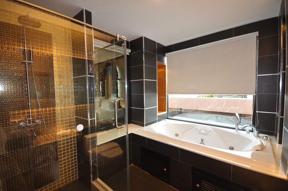 Chalelarn Hotel 28/41