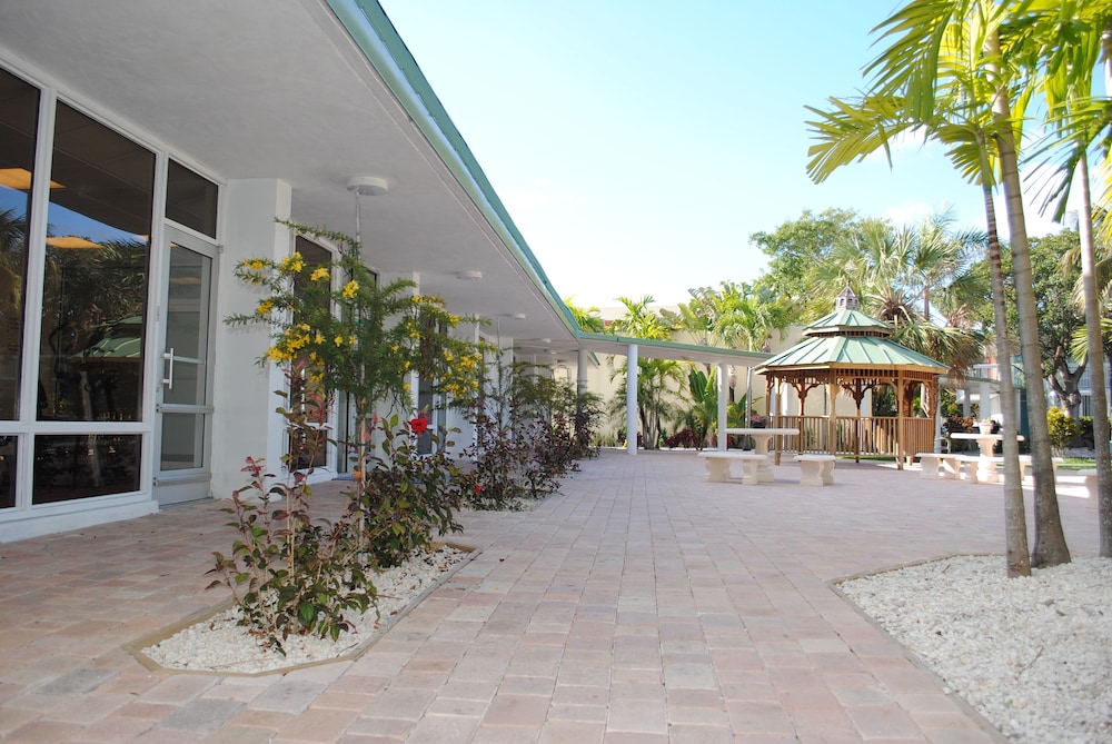Floridian Hotel 67/71