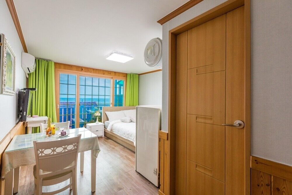 Yeongdeok Sora Pension 50/50