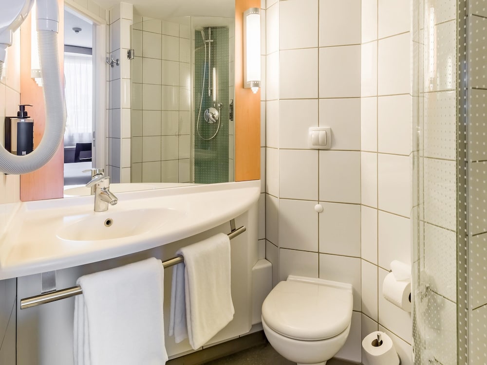 Ibis Warszawa Reduta 53/55