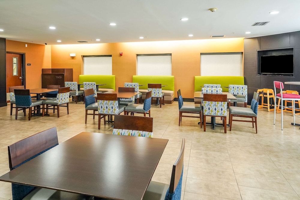 Comfort Suites Lake City 31/50