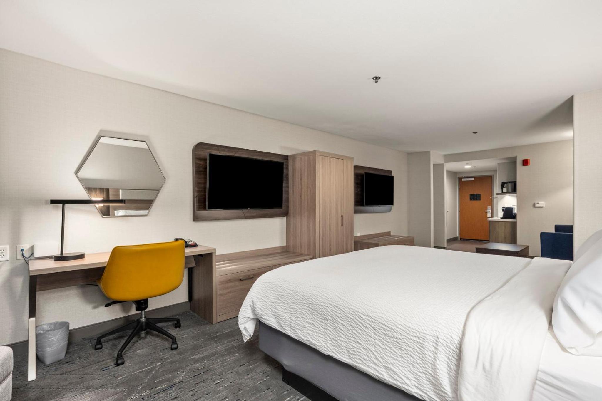 Executive, Suite