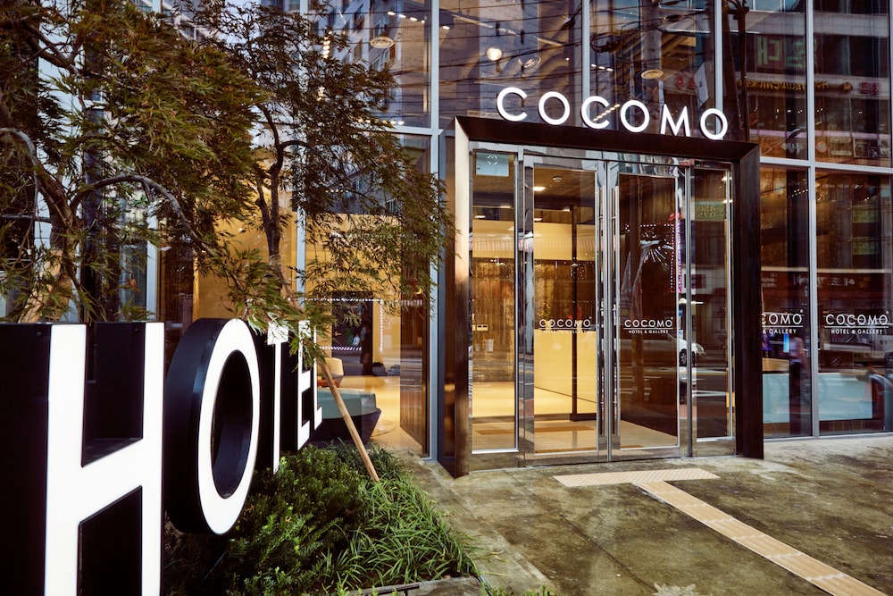 Cocomo Hotel And Gallery 50/54