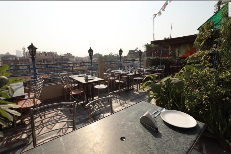 Lord Krishna Dx Inn Hotel 31/33
