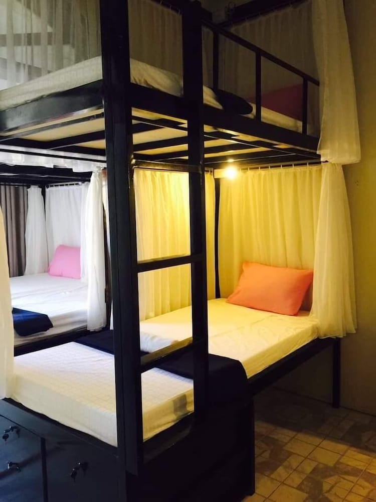 Amy Hostel Hue 37/65