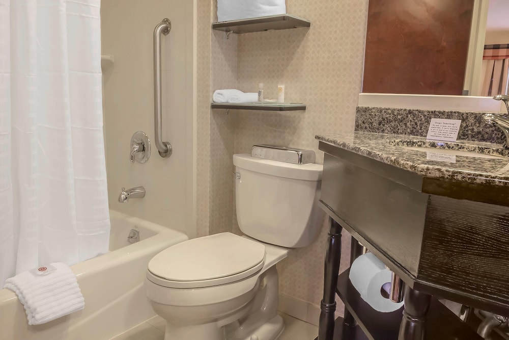 Comfort Inn & Suites LaGuardia Airport 62/64