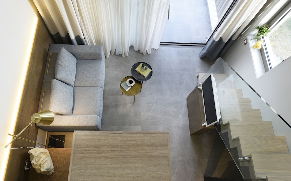 Serenity Suites 5/50