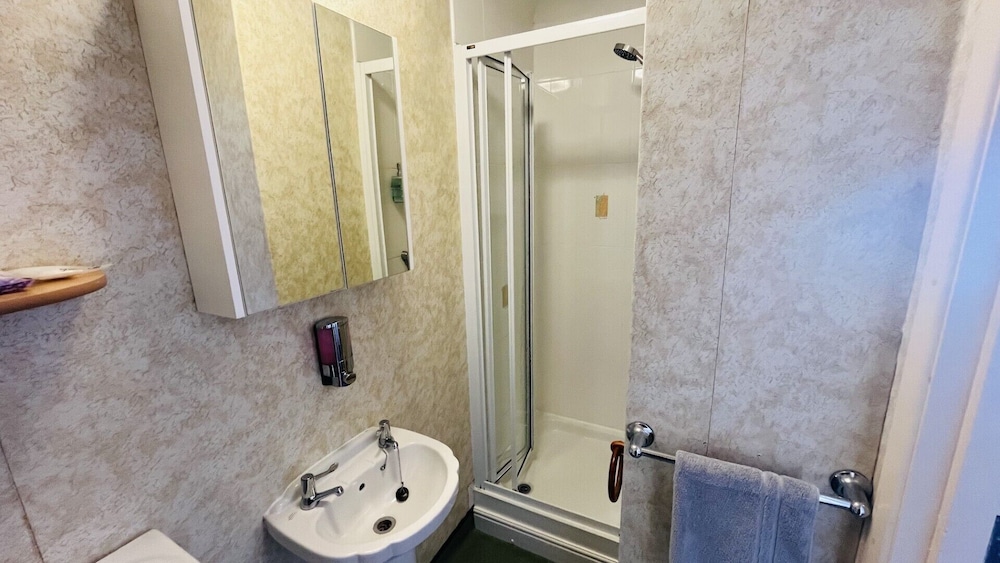 Clarence House Hotel 42/47