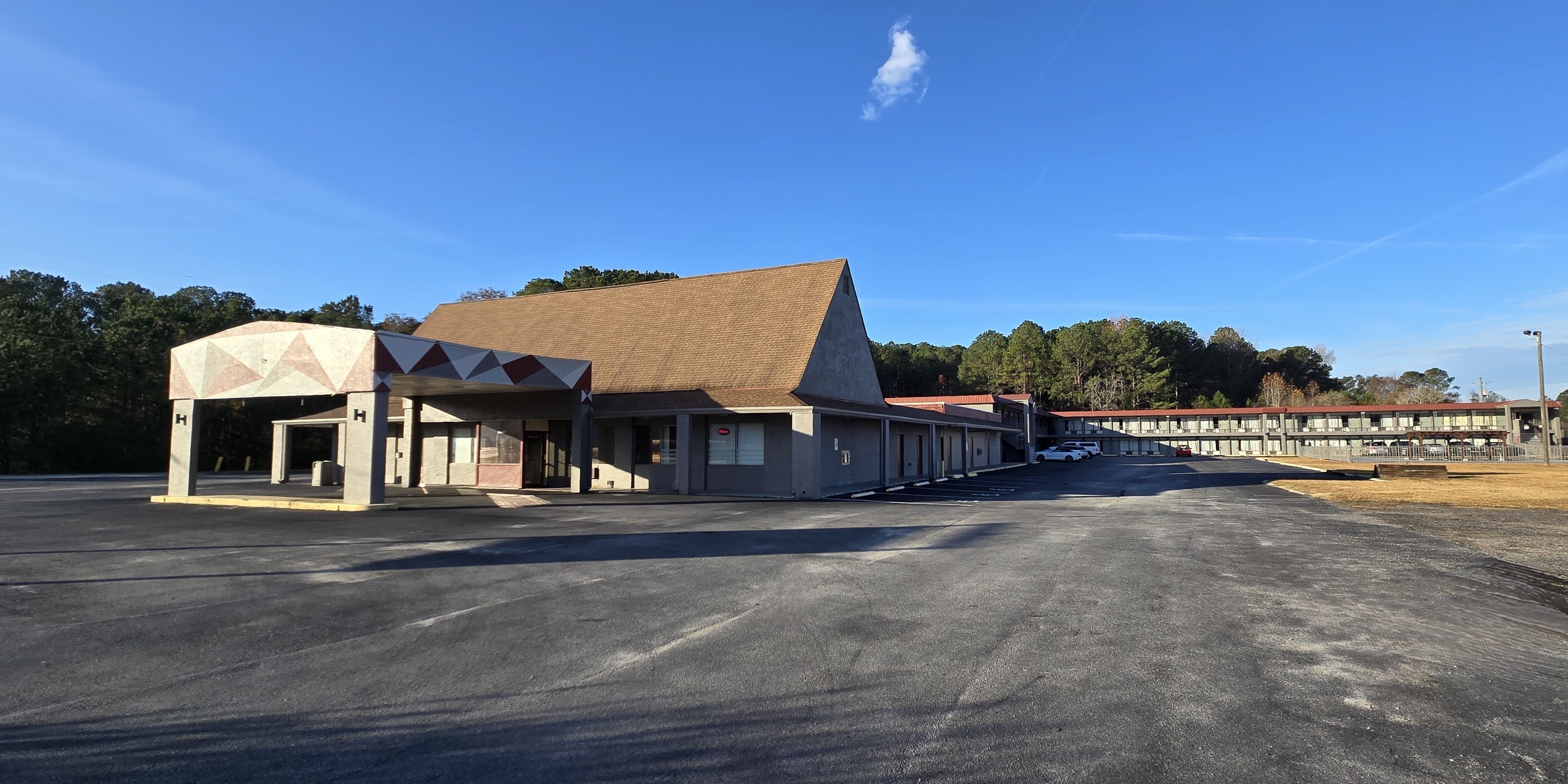 HomeTowne Studios LaGrange 12/15