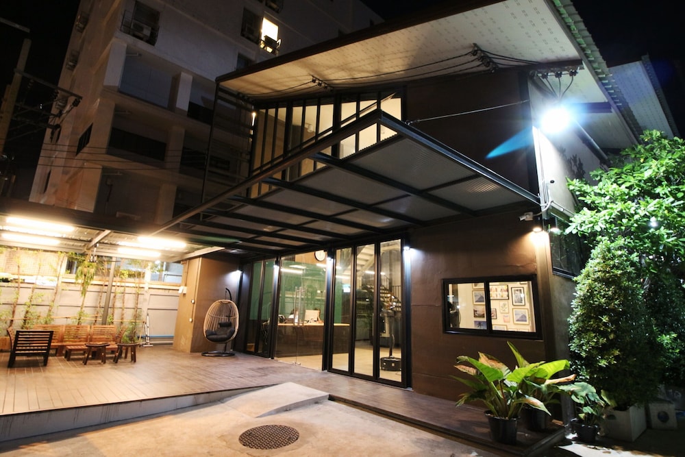 BADBED Hotel 1/28