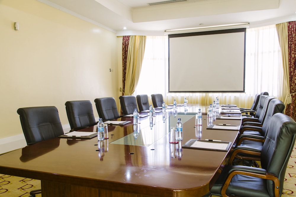 Boma Inn Nairobi 37/50