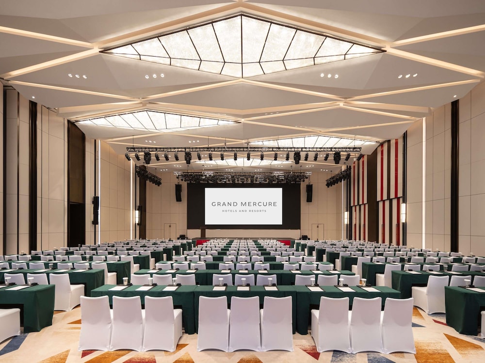 Grand Mercure Yichang Waitan 58/72