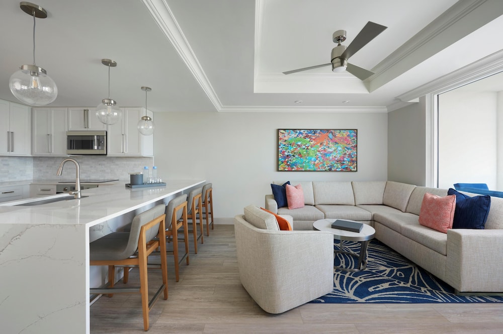 Sunsuites Villas at Sunseeker Resort, Curio by Hilton 24/50