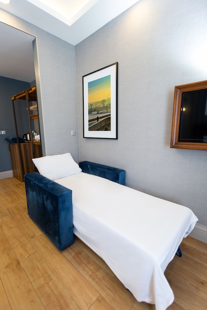 Alan Suites 17/50
