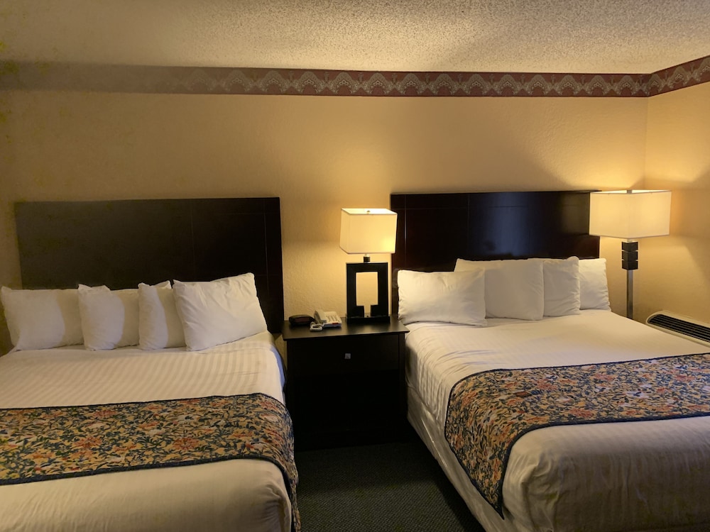 Lincoln Inn Express Hotel And Suites 9/28
