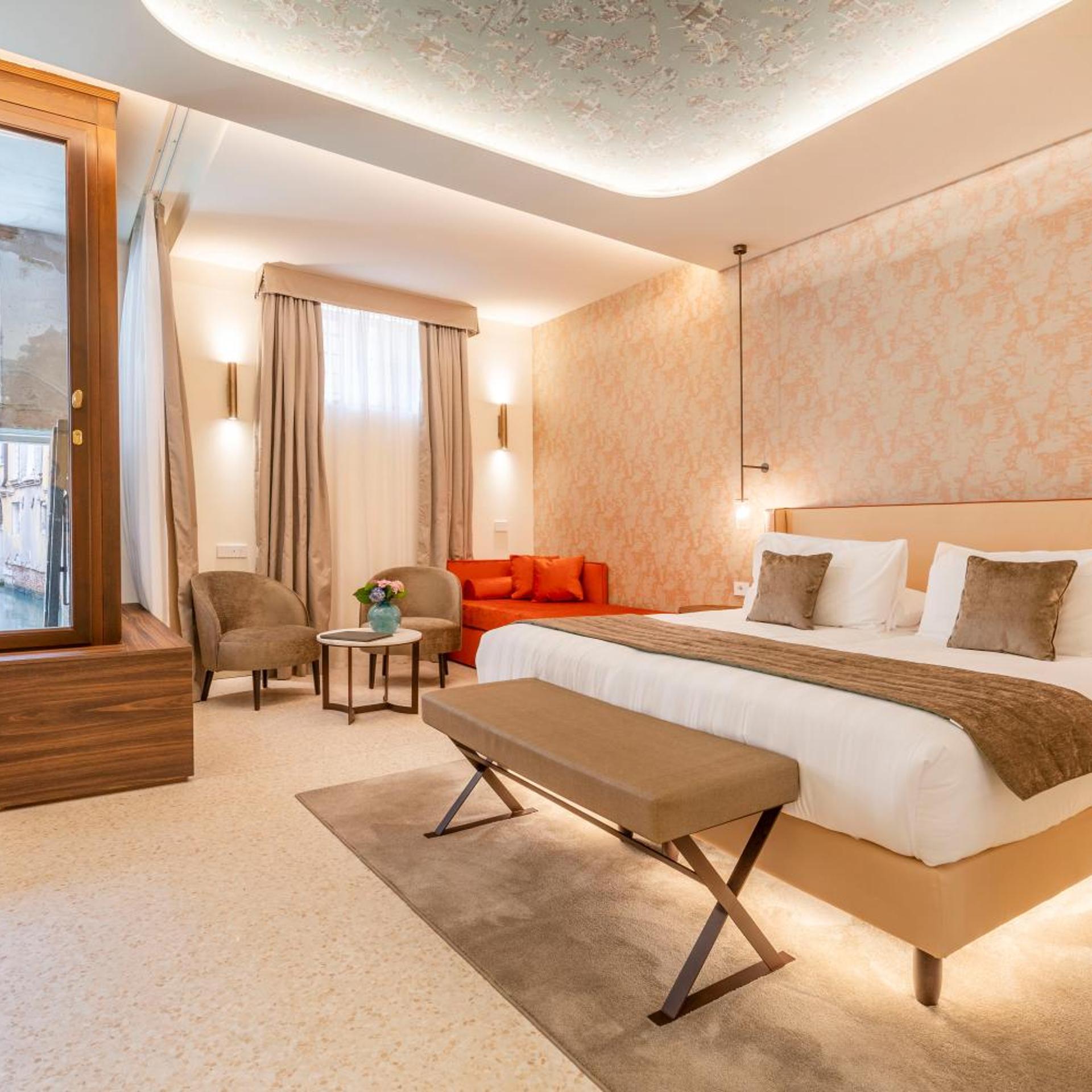 Lagoon, Suite, King Bed