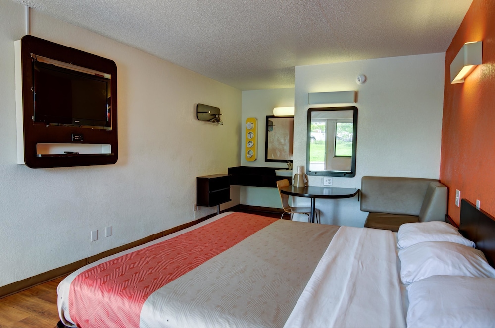 Days Inn by Wyndham Kansas City Northeast 26/65