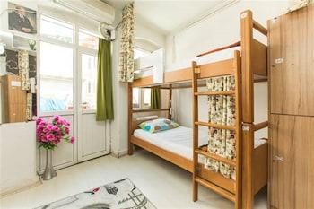 FEMALE DORM, FEMALE ONLY