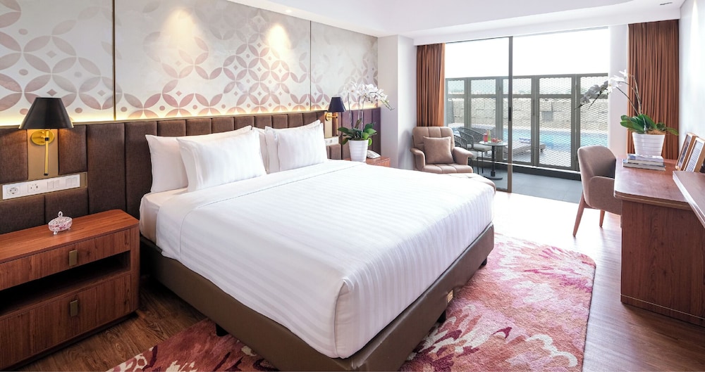 Atria Hotel Malang 24/63