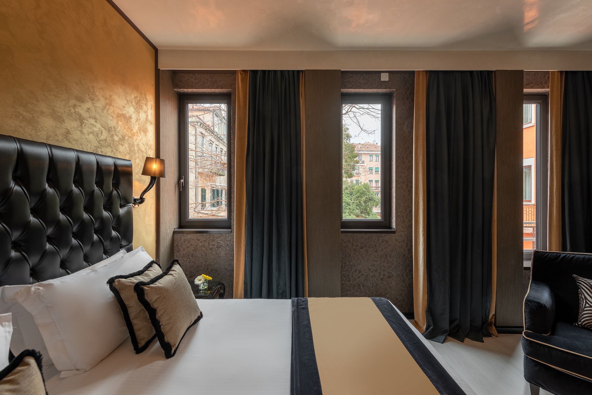 SUPERIOR, DOUBLE OR TWIN BED