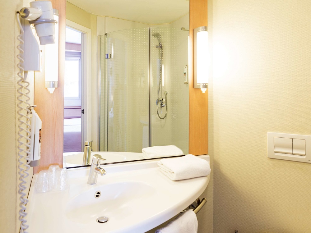 IBIS OVIEDO 14/59
