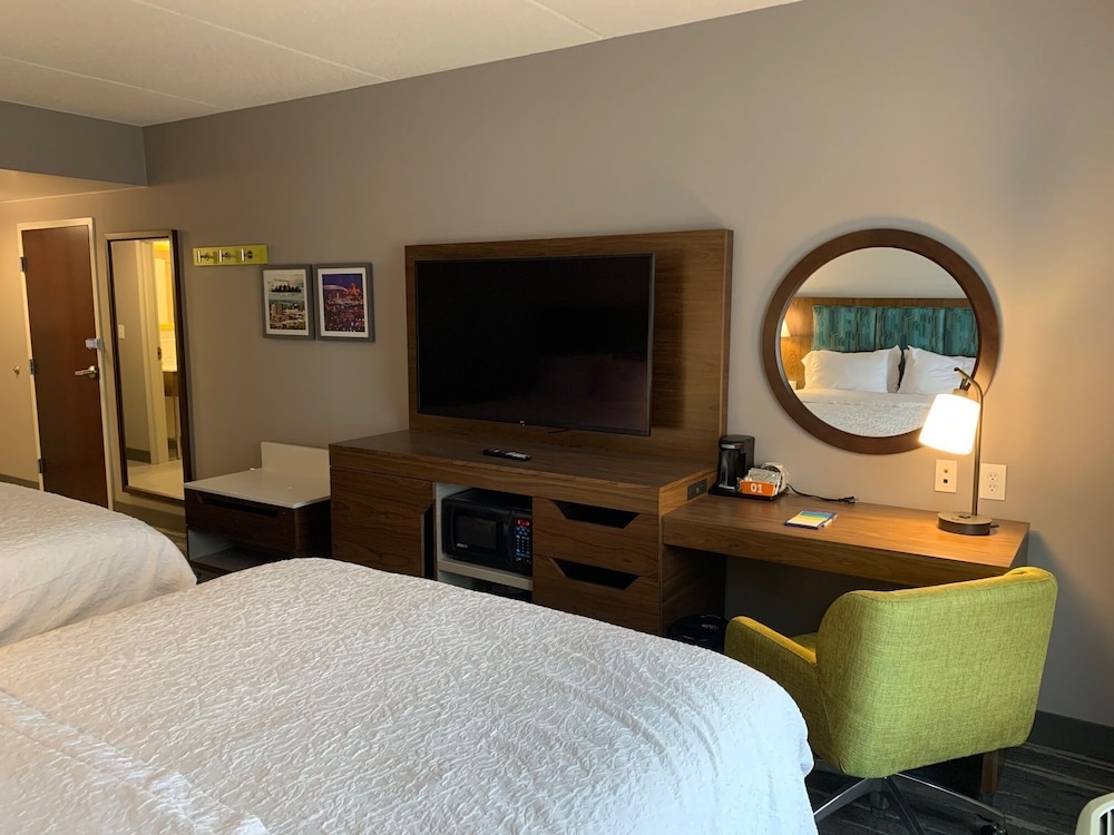 Hampton Inn & Suites Syracuse Dewitt 8/34